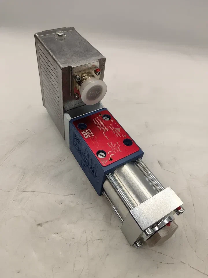 D633-357B Moog
